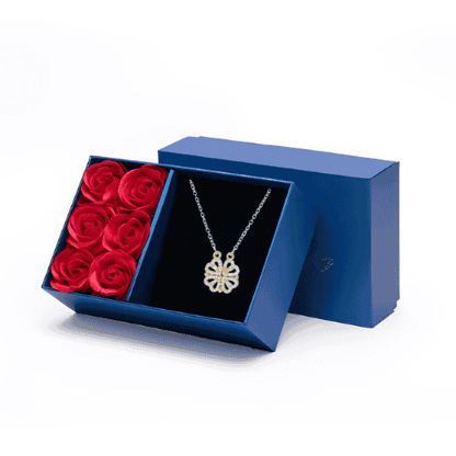 Collar Trébol 2x1 | Caja Rosas Eternas Gratis